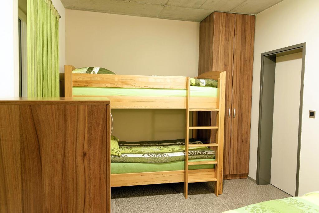 Hostel Plus Caffe Petrovče Habitación foto